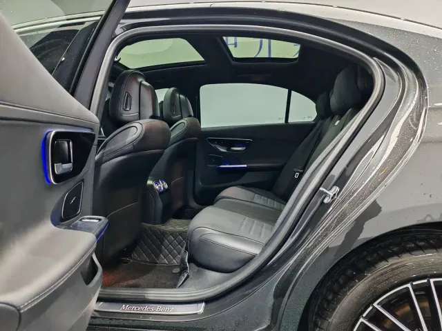 Mercedes-Benz C-Class — Фото автомобиля 12