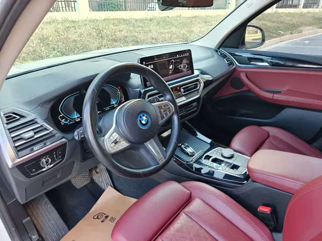 BMW iX3 — Фото автомобиля 10