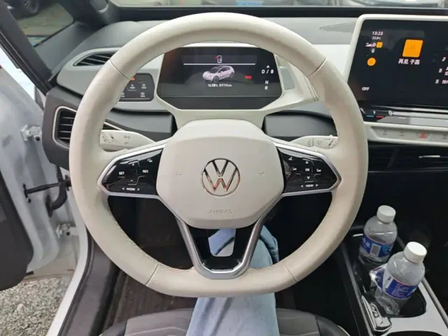 Volkswagen ID.3 — Фото автомобиля 10