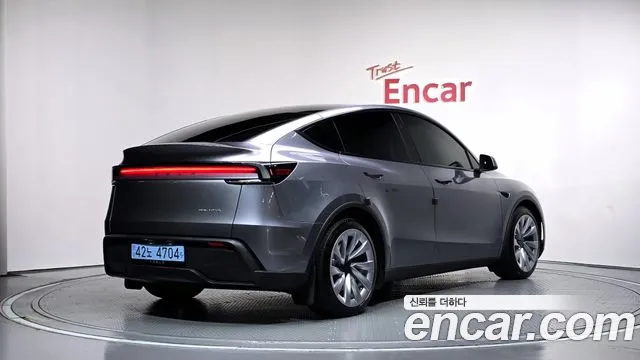 Tesla Model Y — Фото автомобиля 2