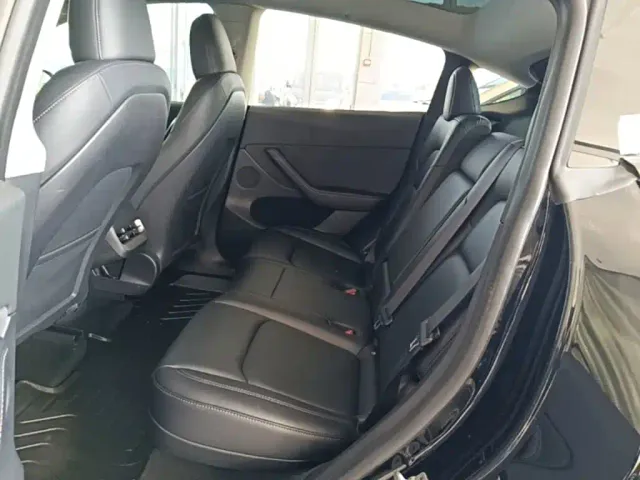 Tesla Model Y — Фото автомобиля 16