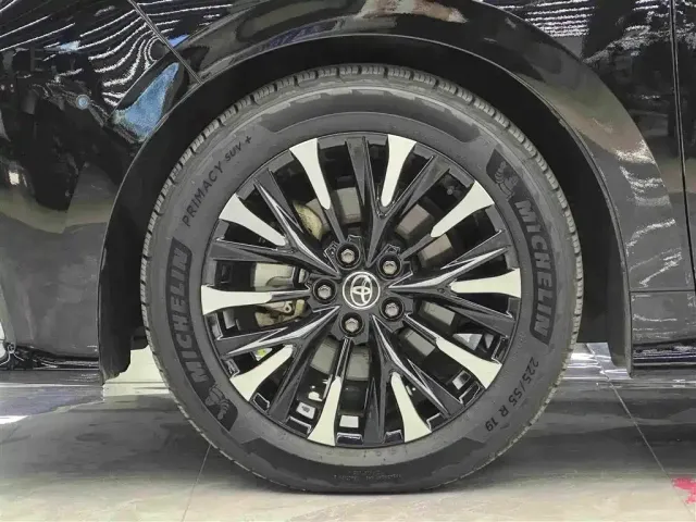 Toyota Alphard — Фото автомобиля 4