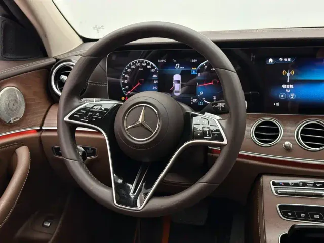 Mercedes-Benz E-Class — Фото автомобиля 12
