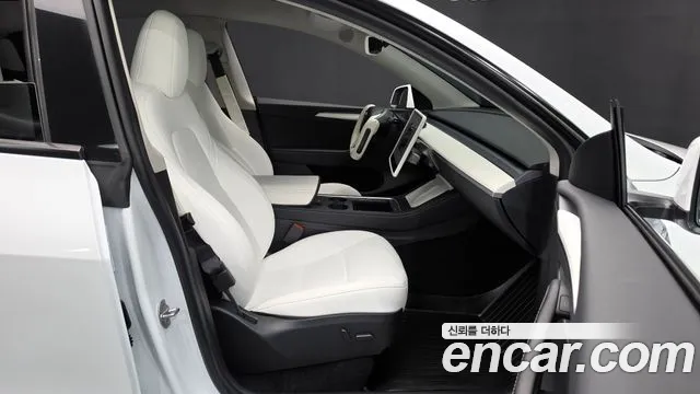 Tesla Model Y — Фото автомобиля 16