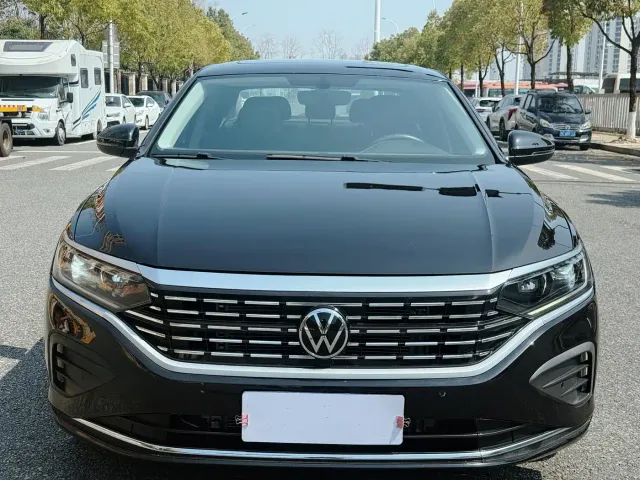 Volkswagen Passat — Фото автомобиля 2