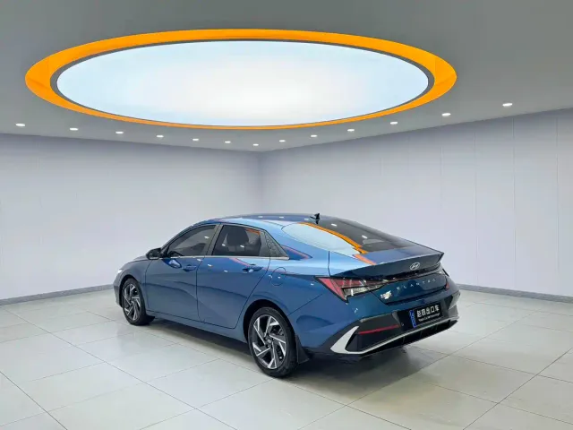 Hyundai Elantra — Фото автомобиля 4