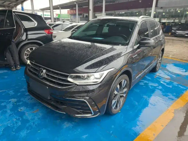 Фотография автомобиля — Volkswagen Tiguan L