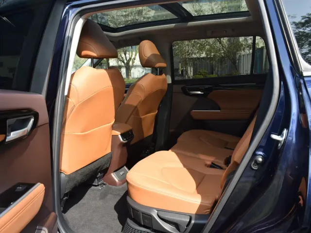 Toyota Highlander — Фото автомобиля 12