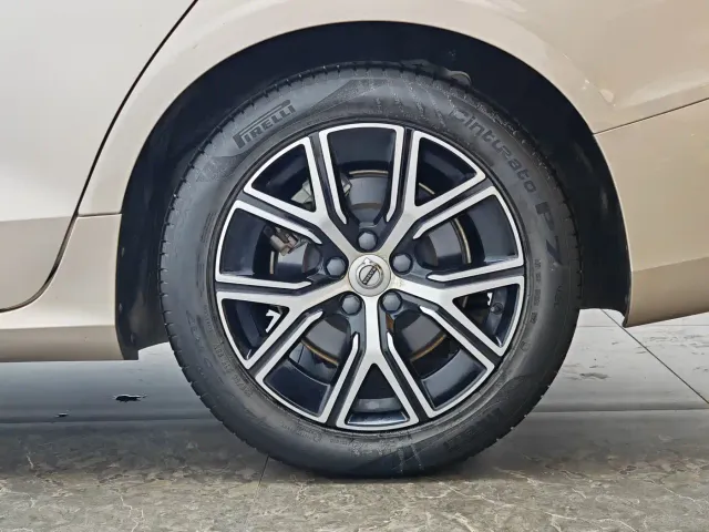 Volvo S60 — Фото автомобиля 9