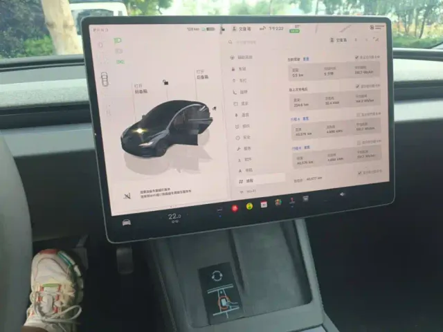 Tesla Model 3 — Фото автомобиля 12