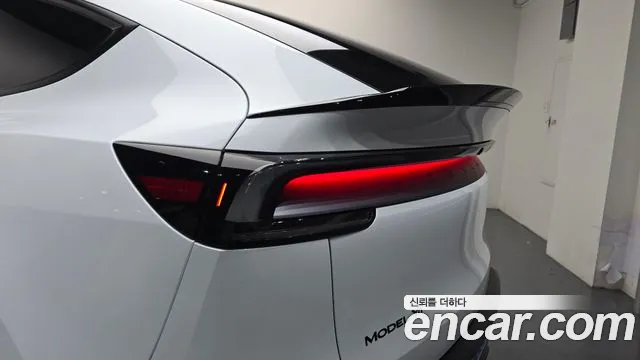 Tesla Model Y — Фото автомобиля 8
