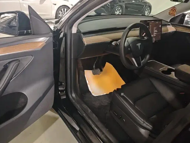 Tesla Model Y — Фото автомобиля 15