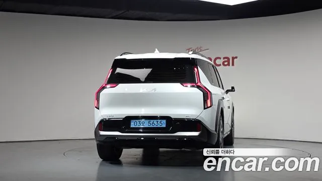 Kia EV9 — Фото автомобиля 3