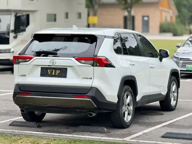 Toyota RAV4 — Фото автомобиля 9