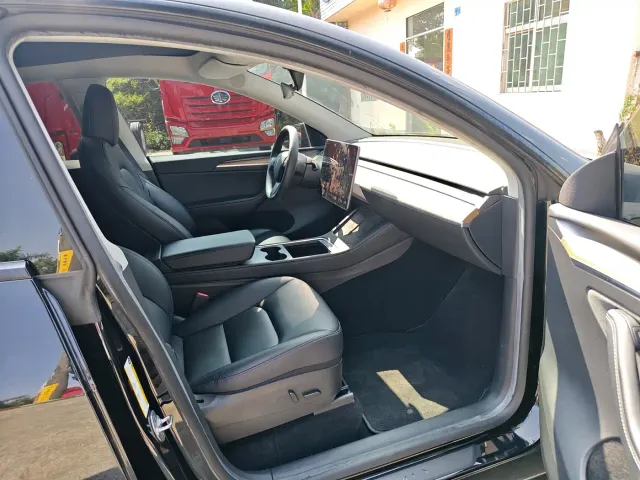 Tesla Model Y — Фото автомобиля 5