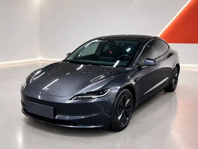 Фотография автомобиля — Tesla Model 3