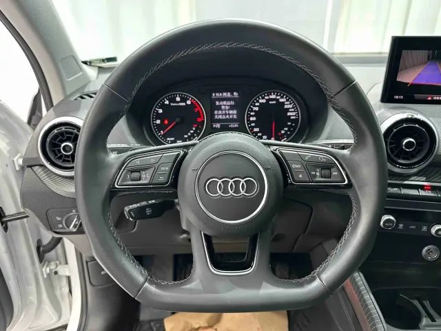 Audi Q2L — Фото автомобиля 12