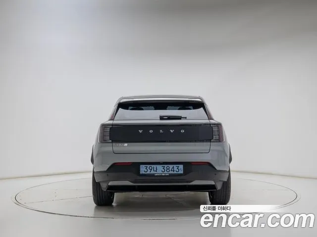 Volvo EX30 Cross Country — Фото автомобиля 4