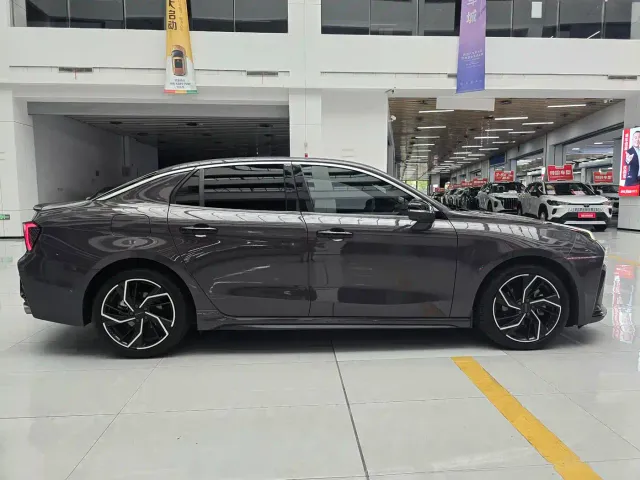 Lynk & Co 03 — Фото автомобиля 12