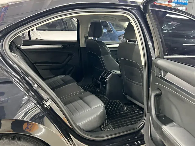 Skoda Superb — Фото автомобиля 12