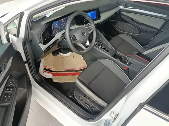 Volkswagen Golf — Фото автомобиля 15