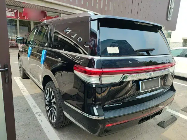 Lincoln Navigator — Фото автомобиля 4