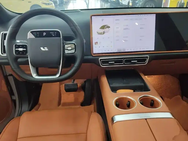 Li Auto L8 — Фото автомобиля 5