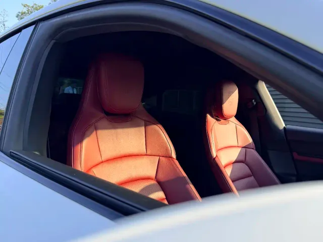 Porsche Taycan — Фото автомобиля 14