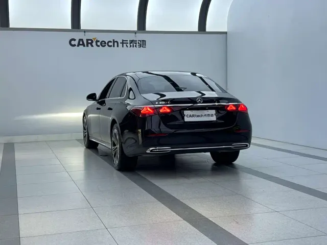 Mercedes-Benz E-Class — Фото автомобиля 7