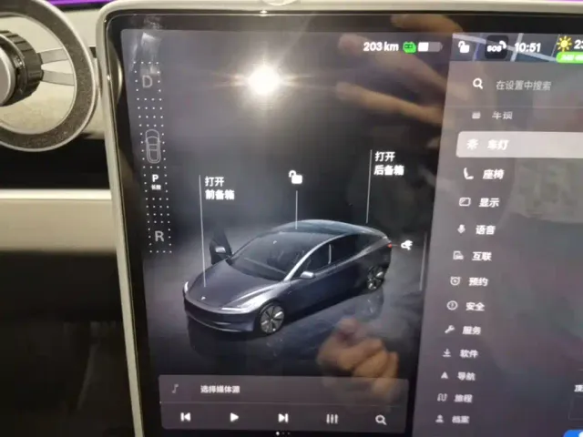 Tesla Model 3 — Фото автомобиля 13