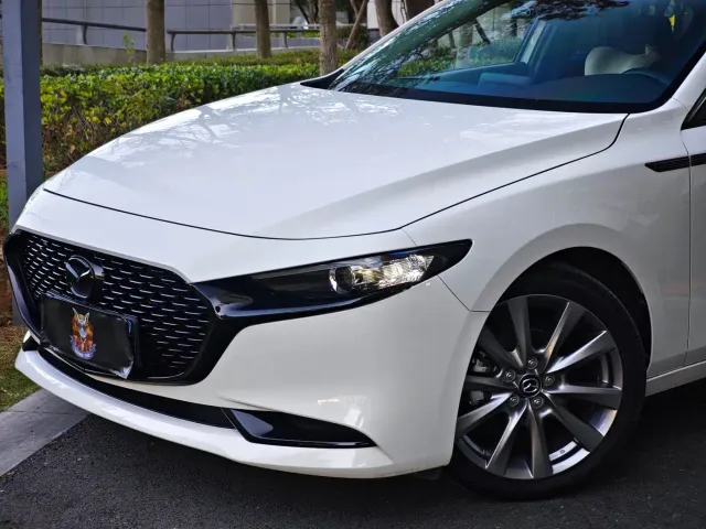 Mazda Axela — Фото автомобиля 9