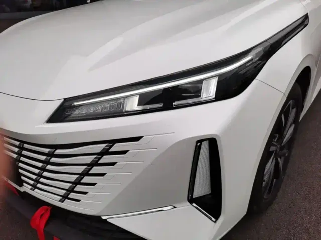 Changan Eado — Фото автомобиля 23