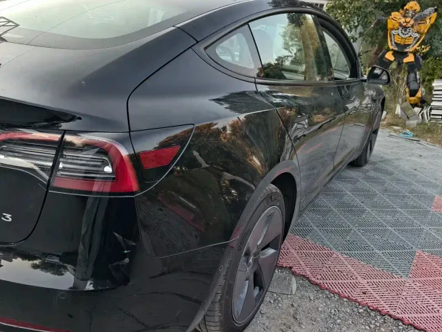 Tesla Model 3 — Фото автомобиля 3