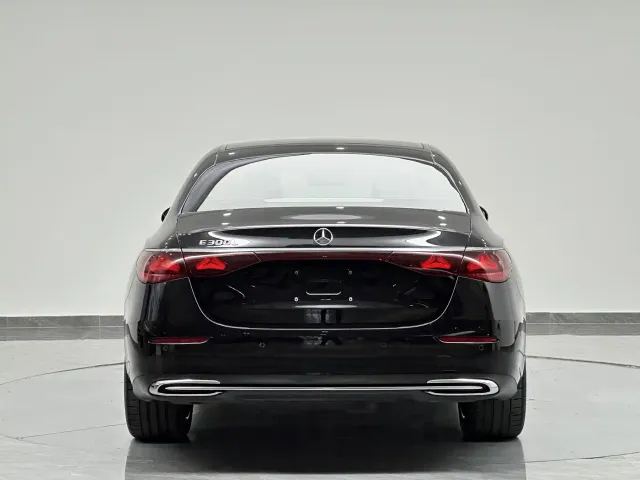 Mercedes-Benz E-Class — Фото автомобиля 7