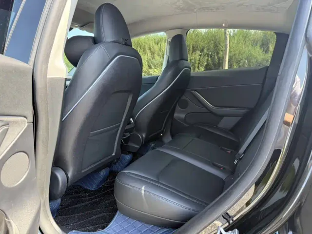 Tesla Model Y — Фото автомобиля 8