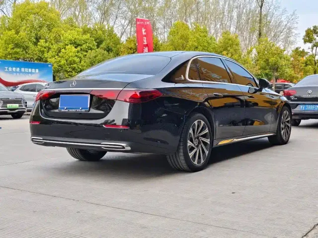 Mercedes-Benz E-Class — Фото автомобиля 6
