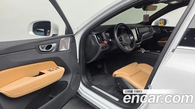 Вольво XC60 — Фото автомобиля 10