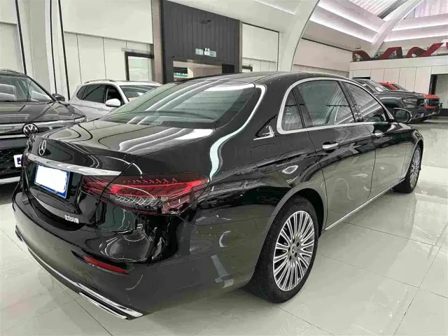 Mercedes-Benz E-Class — Фото автомобиля 21