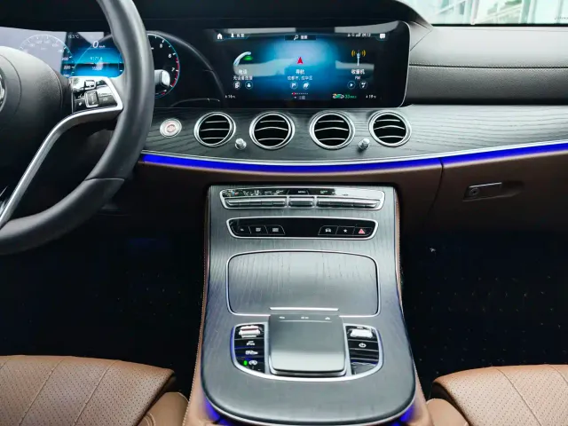Mercedes-Benz E-Class — Фото автомобиля 23