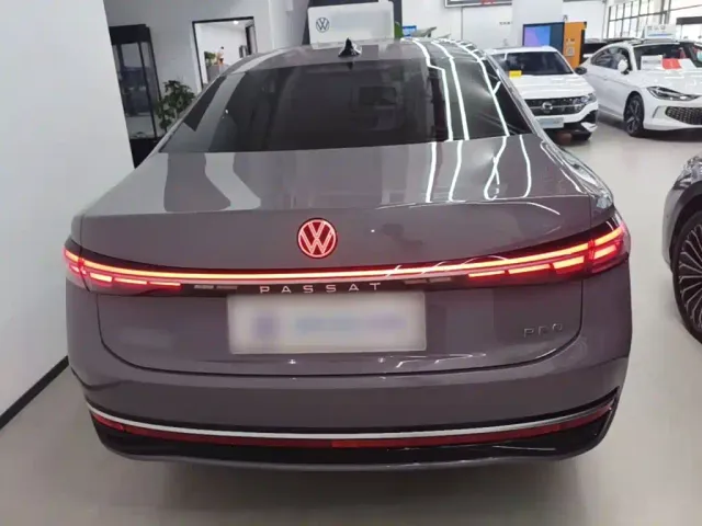 Volkswagen Passat — Фото автомобиля 5