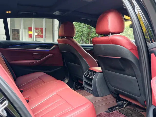 BMW 5 Series — Фото автомобиля 16