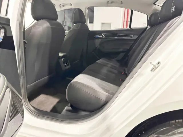 Roewe i5 — Фото автомобиля 12