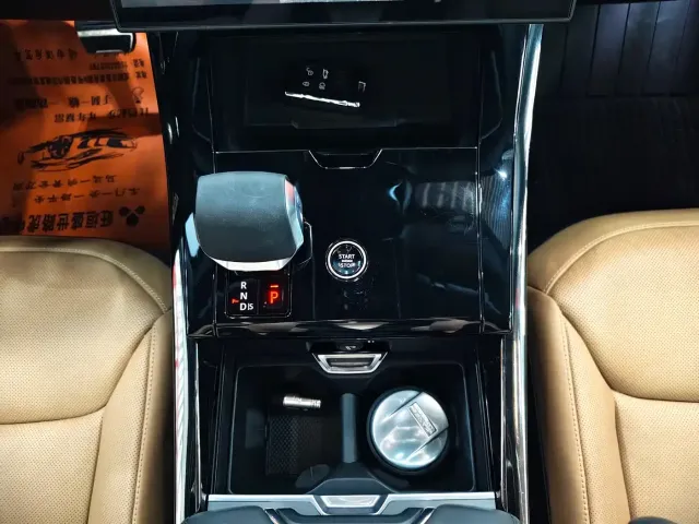 Land Rover Range Rover Sport — Фото автомобиля 11