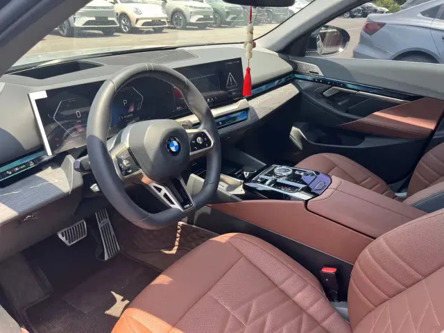 BMW 5 Series — Фото автомобиля 4