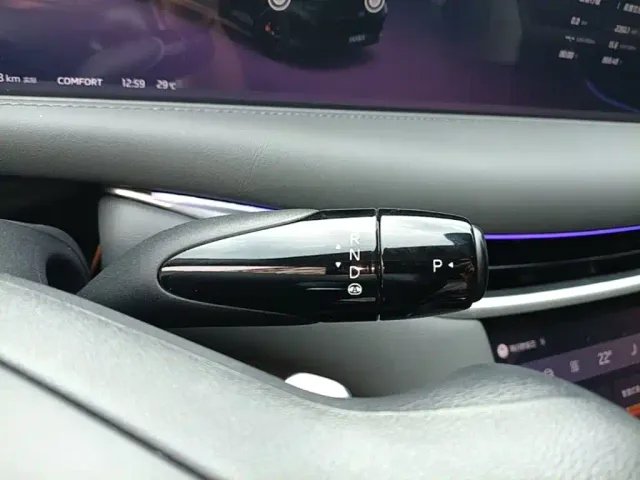 IM Motors L6 — Фото автомобиля 13
