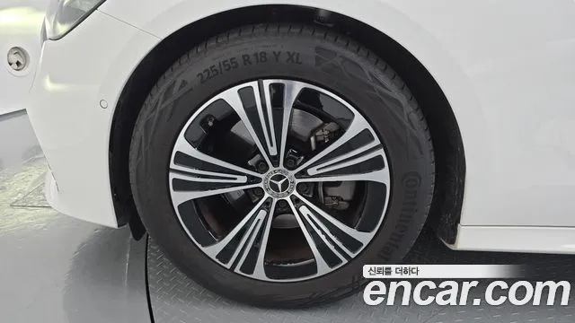 Mercedes-Benz E-Class — Фото автомобиля 5