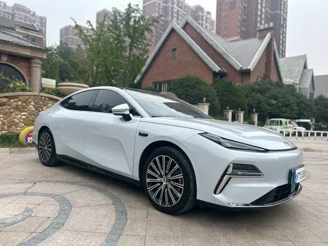 Geely Galaxy Xingyao 8 — Фото автомобиля 3