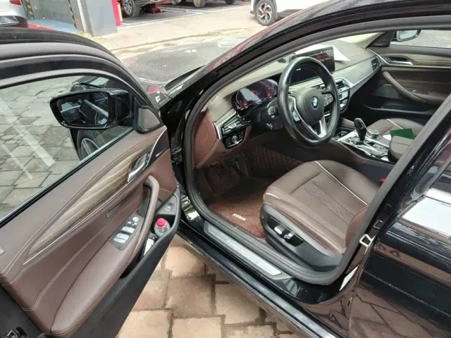 BMW 5 Series — Фото автомобиля 12