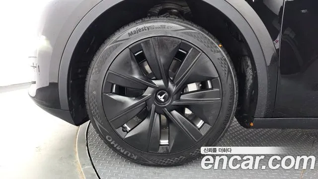 Tesla Model Y — Фото автомобиля 5