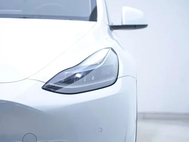 Tesla Model Y — Фото автомобиля 10